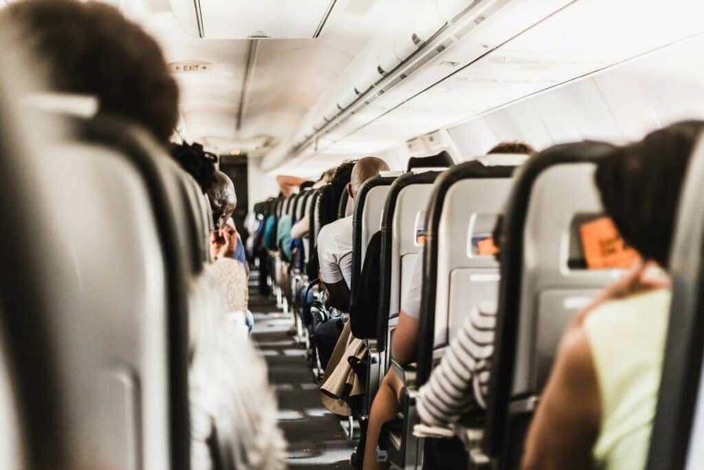 Travel-Hacks für deine Reise, Organisatorische Reise-Hacks, die Zeit und Geld sparen, Extra-Platz im Flieger